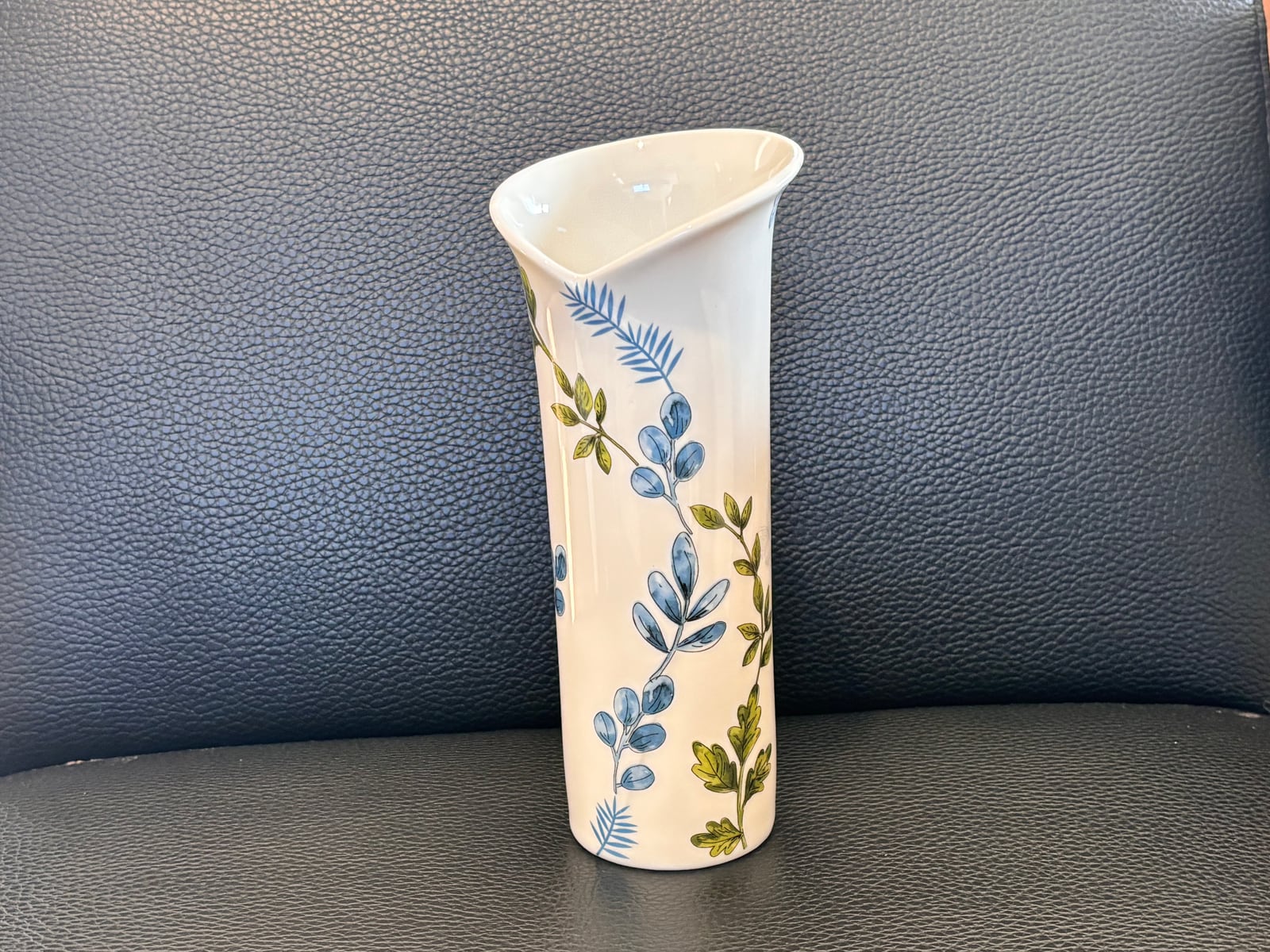 ポーセラーツでオリジナルの花びん作り