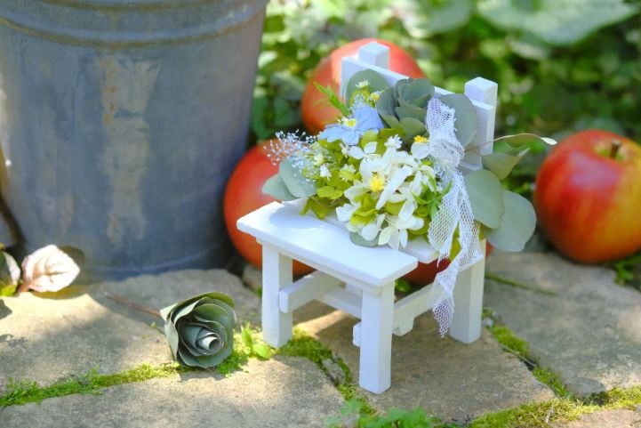 ユーカリの葉で花を作ってアレンジしよう